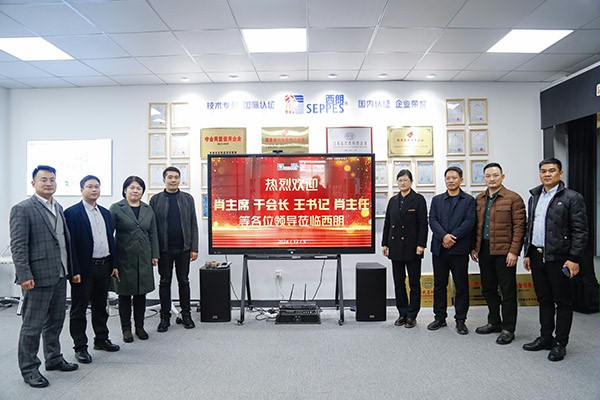 肖主席参观苏州抖音黄色下载APP门业 肖主席参观苏州抖音黄色下载APP门业